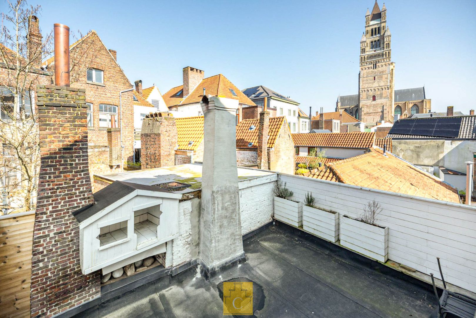 Huis Flori Van Acker, woon- en handelshuis met historisch cachet, groot en zonnig terras met subiem zicht op Sint-Salvatorskathedraal foto 20