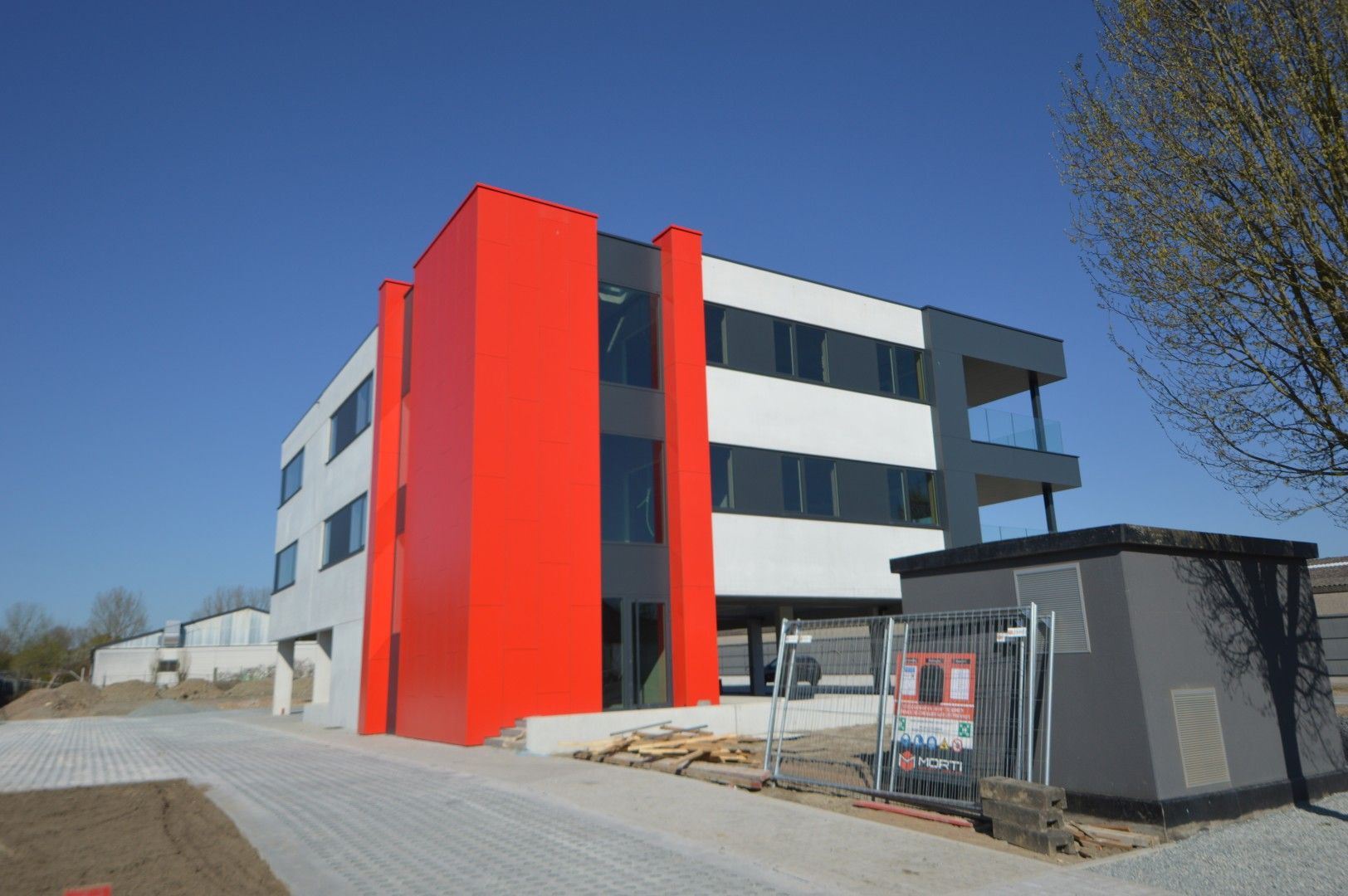 NIEUWBOUWKANTOREN MET PARKING NABIJ E40 foto 9