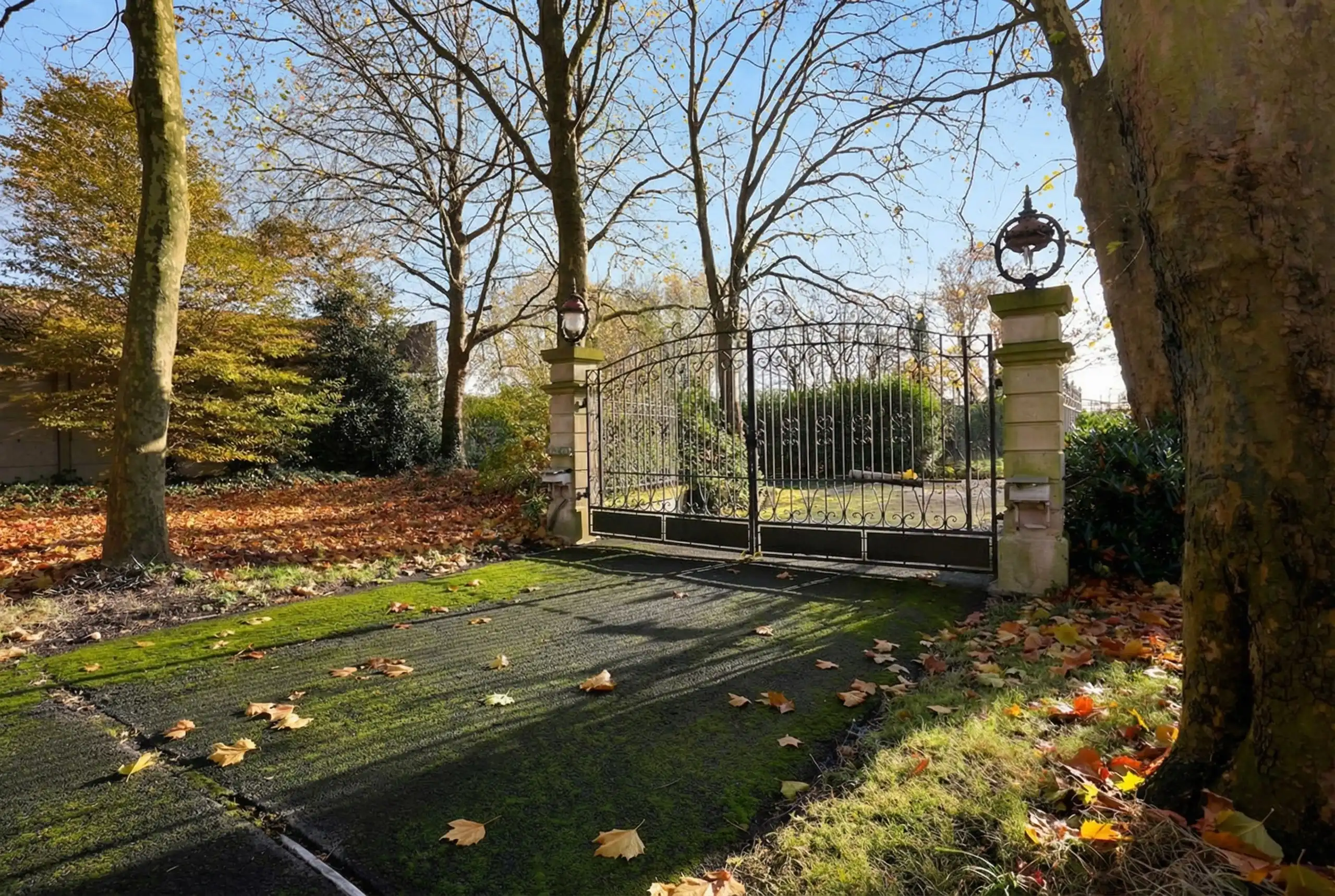 Majestueuze eigendom gelegen op een weelderig landgoed van ca. 1 ha! foto 4