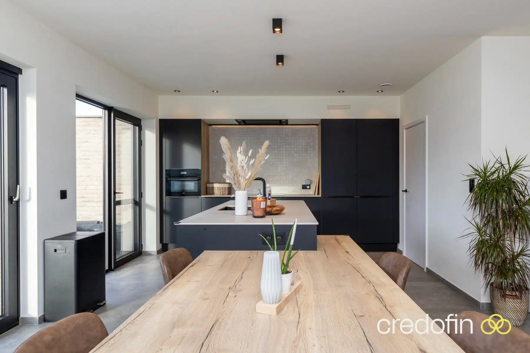 Piekfijn afgewerkte woning met 3 ruime slaapkamers foto {{pictureIndex}}