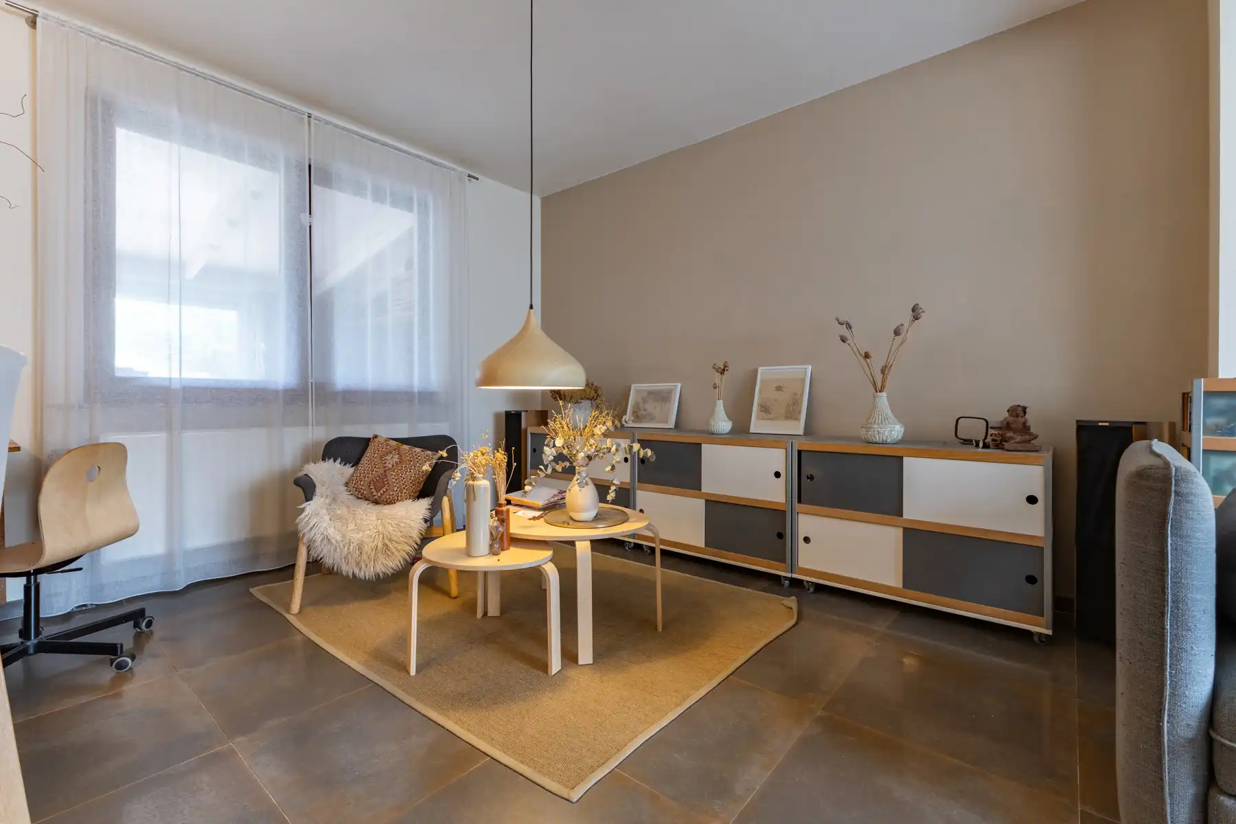 Goed gelegen woning met ruime loods foto 4