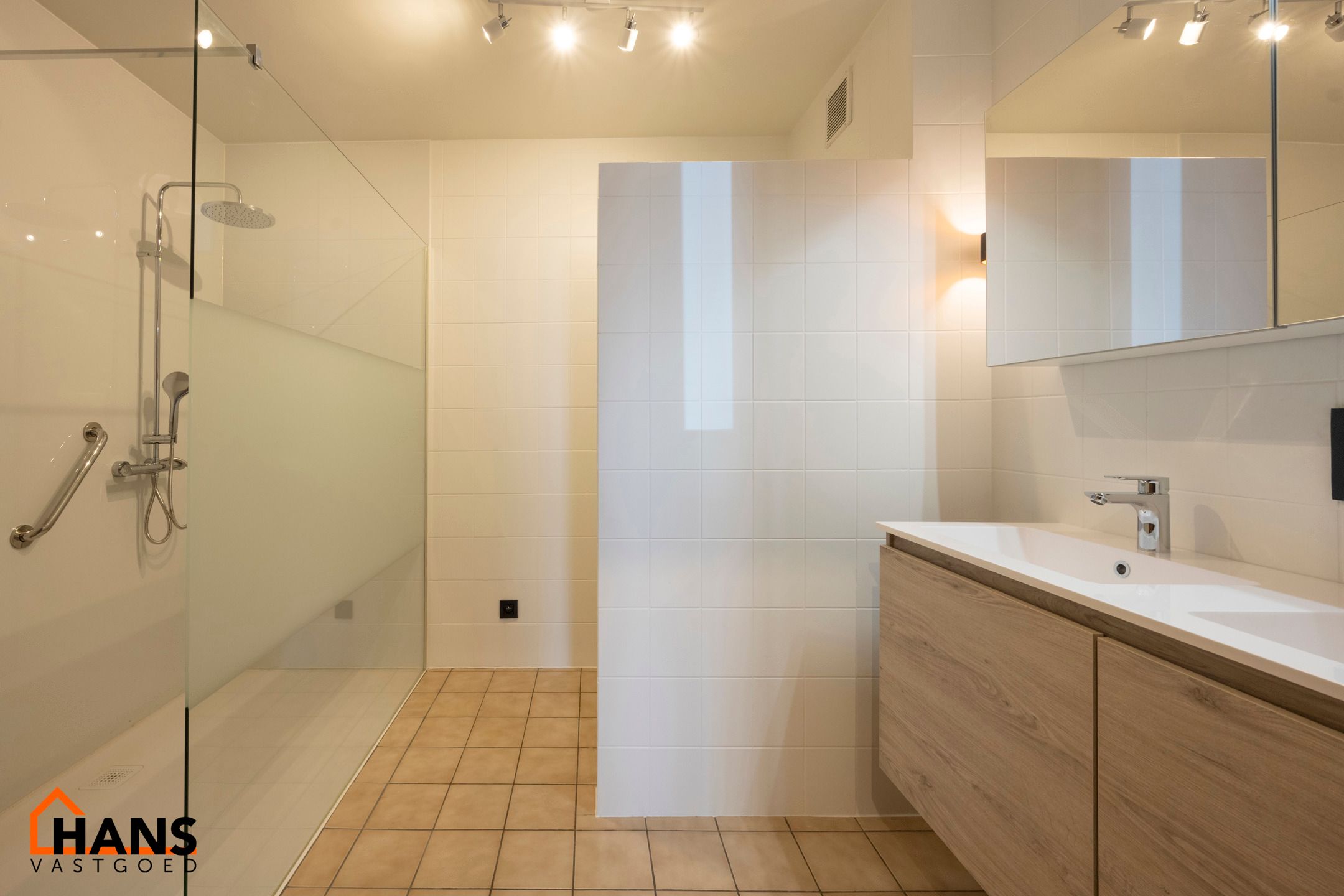 Gelijkvloersappartement deels gerenoveerd. foto 10