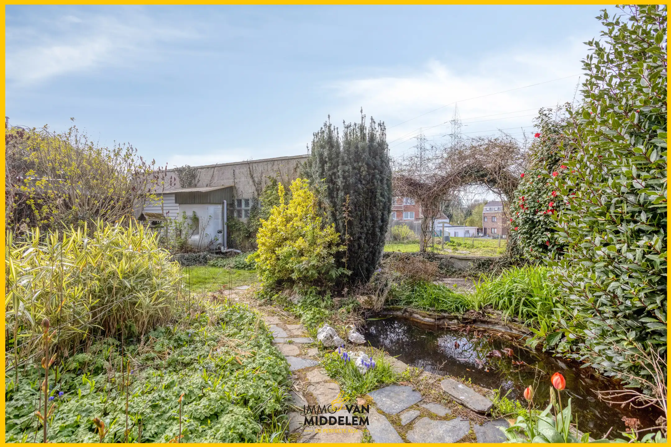 DEELS TE RENOVEREN WONING MET 4 SLPK, TERRAS, TUIN EN GARAGE foto 23