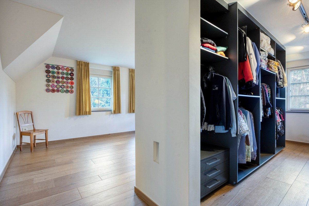 Ruim ingedeelde en kwalitatief afgewerkte villa op een mooi perceel met naastgelegen bouwgrond. foto 18