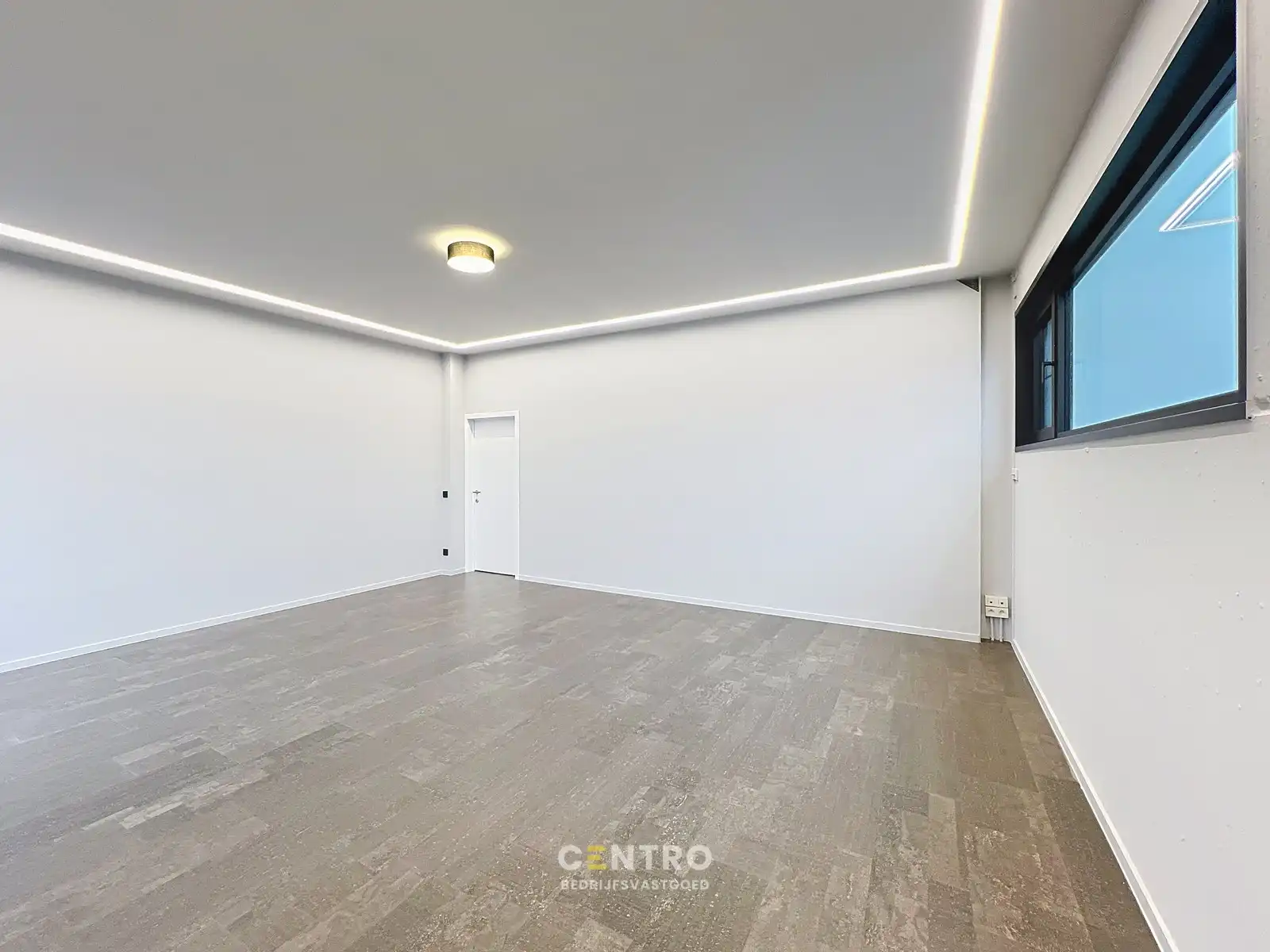 INSTAPKARE kantoorruimte met gemeenschappelijke faciliteiten (receptie, wachtzaal, parking,...) aan SCHIERVELDE! foto 10