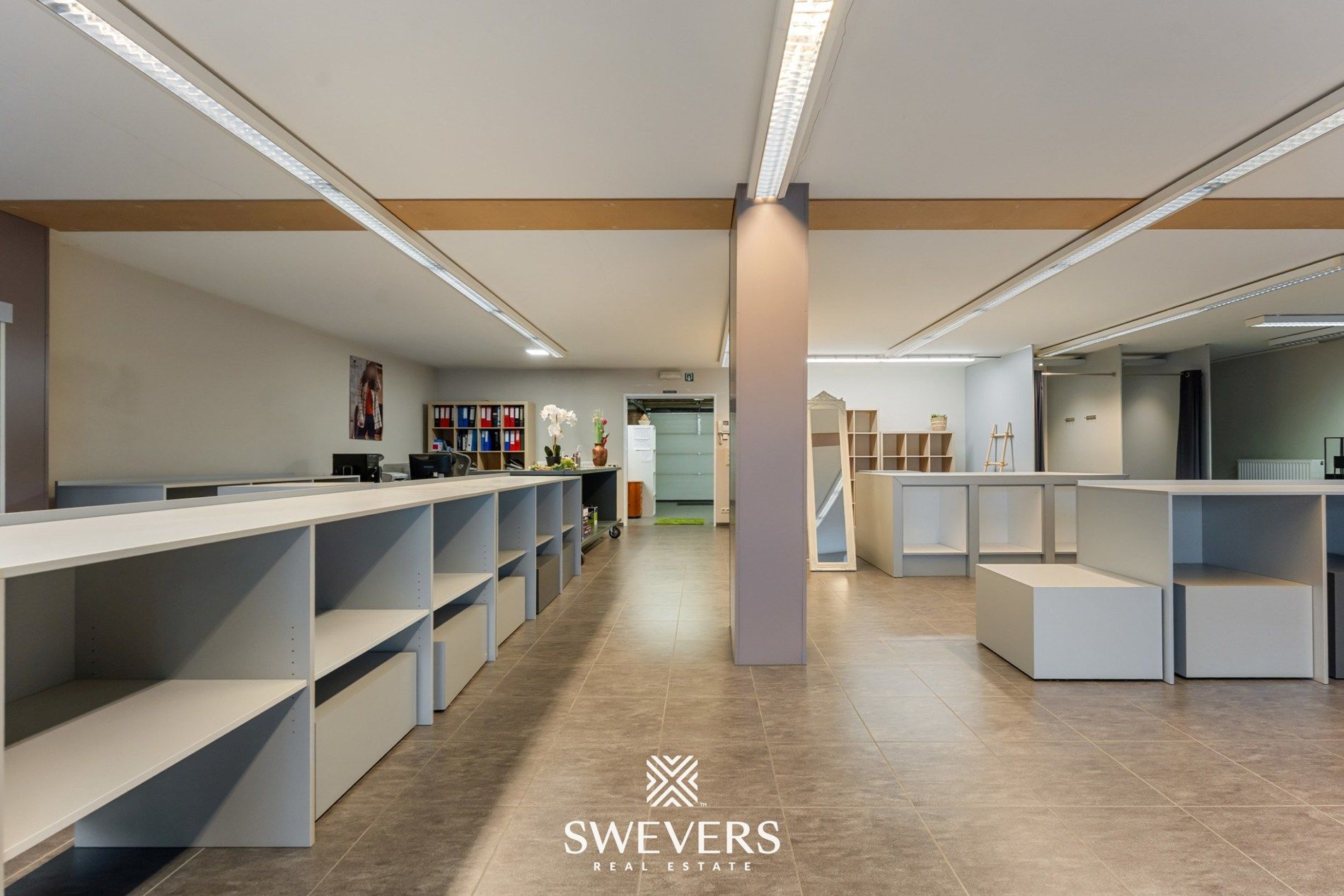 Opbrengsteigendom met handelspand, ruim appartement en uitbreidingspotentieel in hartje Heusden-Zolder foto 7