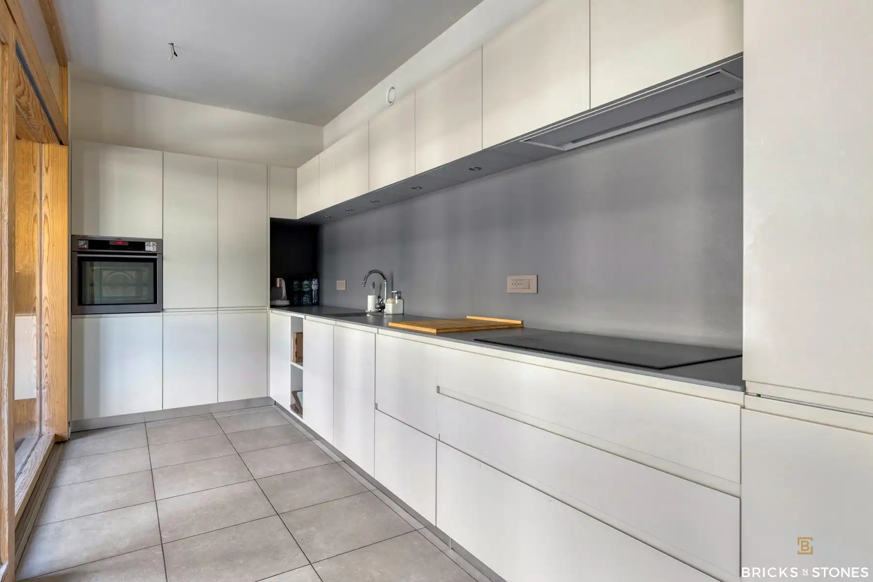 Appartement met 2 slaapkamers en parking in Cadixwijk foto 8