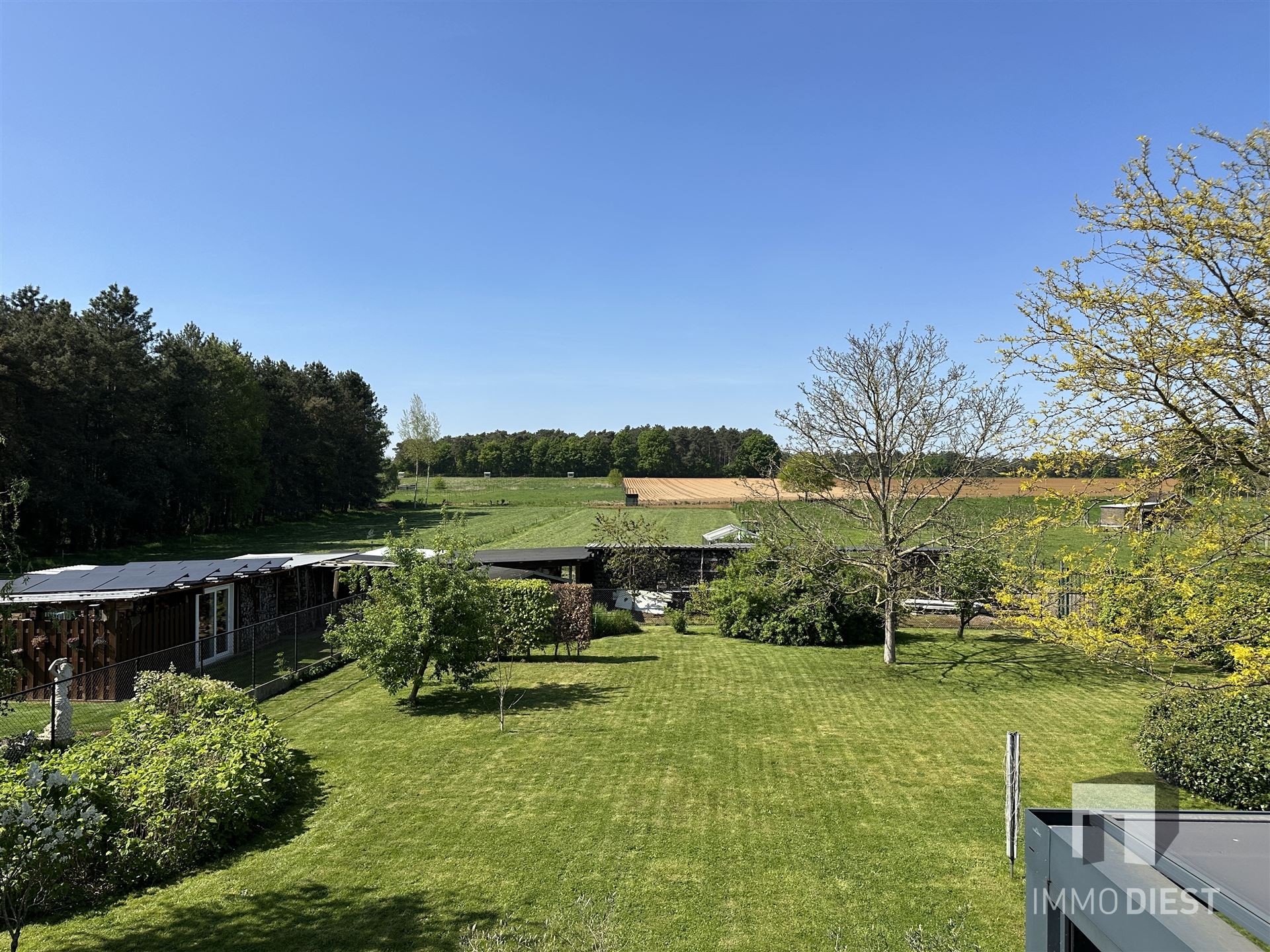 Instapklare woning met zicht op agrarisch gebied - bureau + 3 slpks foto 2