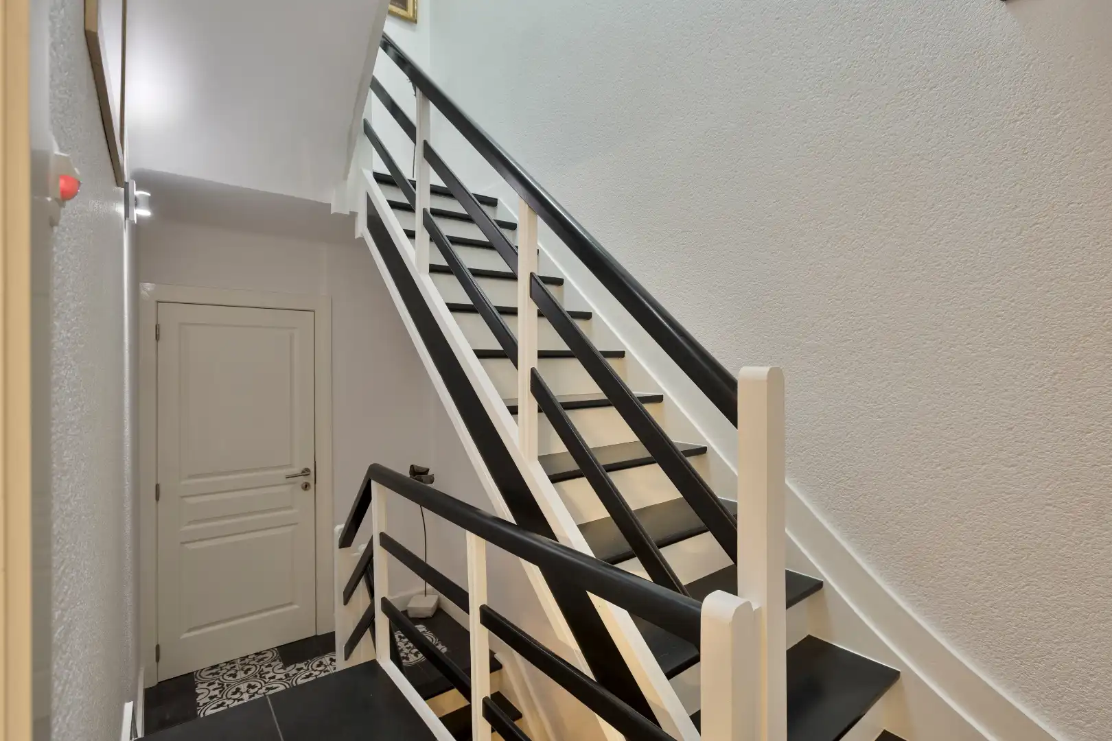 Ruime en centraal gelegen woning met dubbele garage foto 7