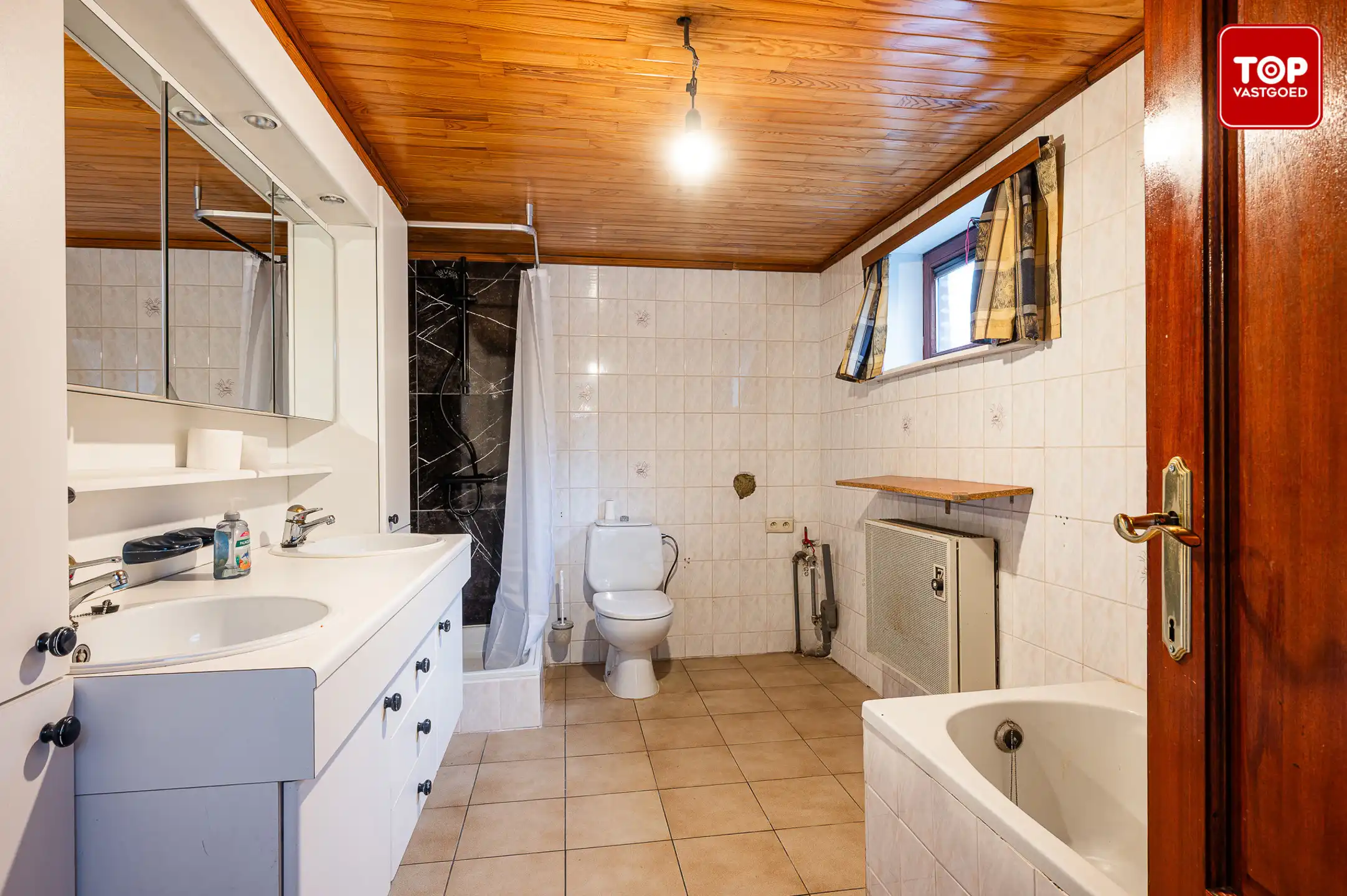 Te renoveren woning met 4 slaapkamers en leuke stadstuin. foto 11