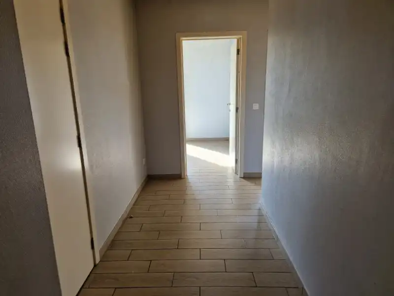 Gezellig appartement met twee slaapkamers, garage en groot terras foto 8