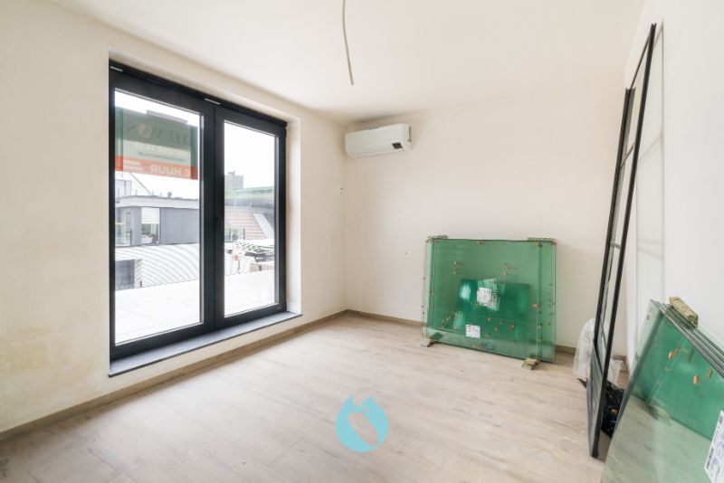 NIEUWBOUW PENTHOUSE APPARTEMENT MET 3 SLAAPKAMERS, GARAGE EN AUTOSTAANPLAATS TE HUUR foto 9