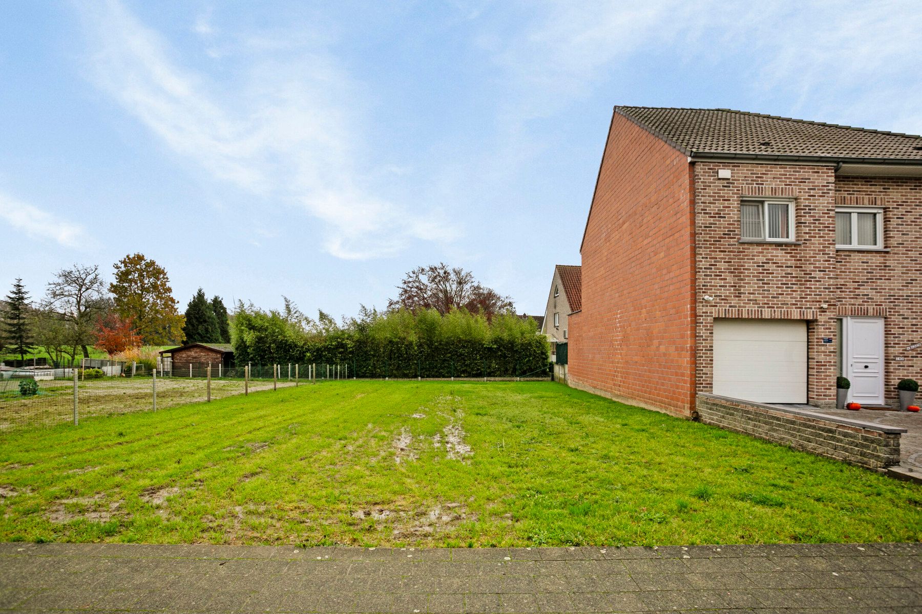 BOUWGROND TE KOOP VOOR HET REALISEREN VAN DRIEGEVELWONING foto 1