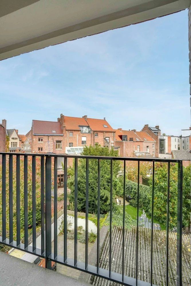 Ruim tweeslaapkamerappartement met renovatiepotentieel foto 14