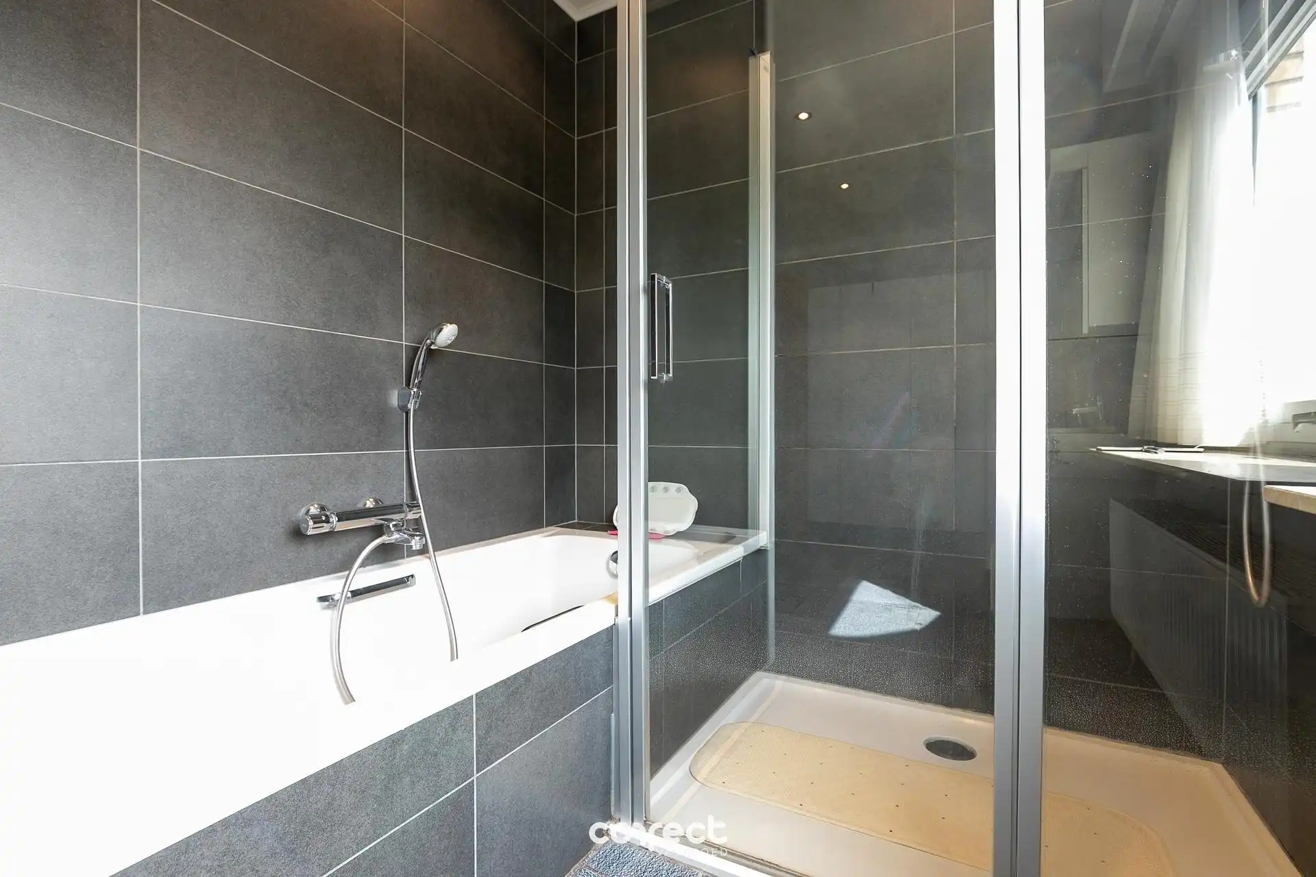 Heel goed onderhouden gezinswoning, met garage, zongerichte tuin en 3 ruime slaapkamers. foto 13