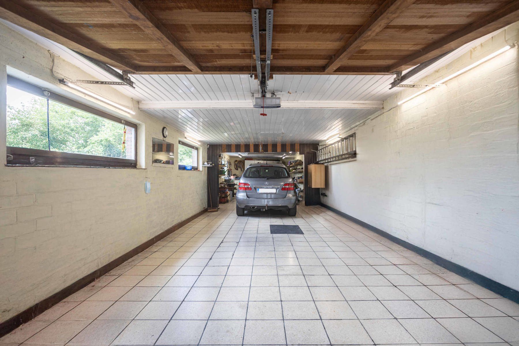 HOB met ruime garage gelegen in een rustige woonwijk foto 21