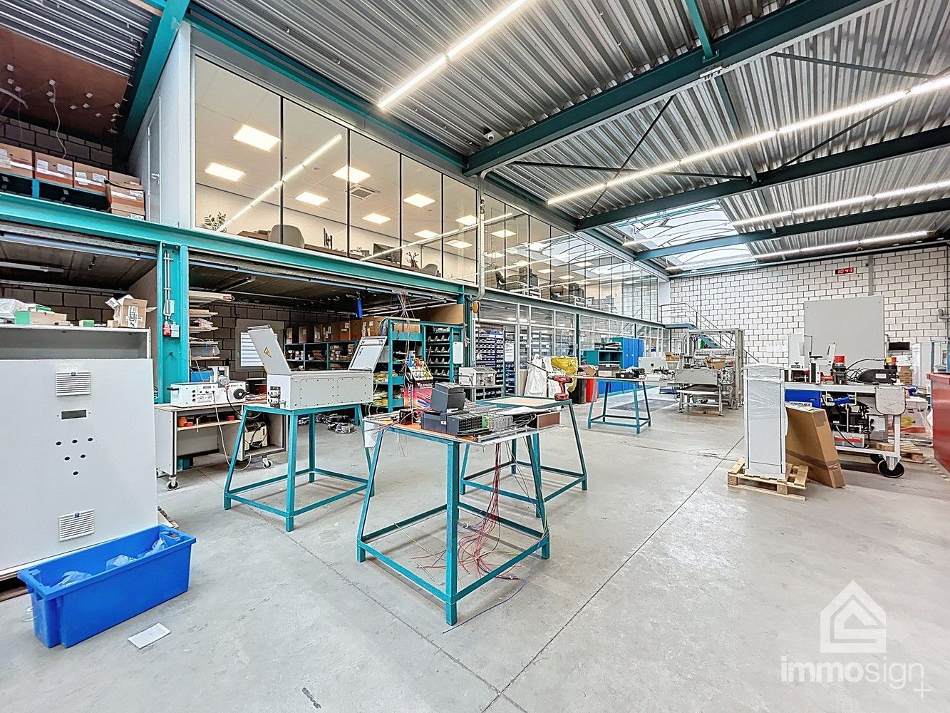 Handelspand met magazijn, kantoorruimte en instapklare woning te Lommel foto 8