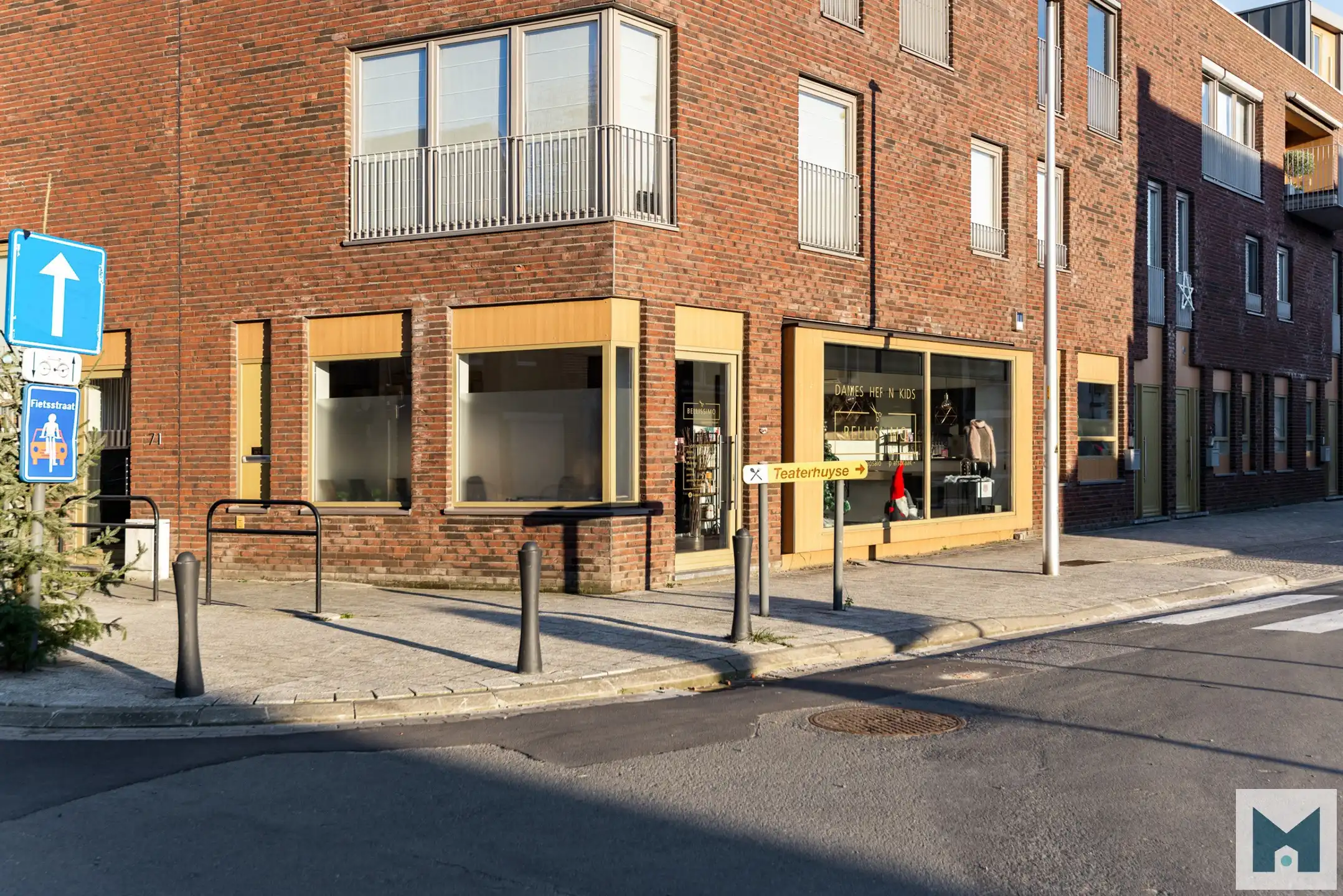 Lichtrijk handelspand in centrum Opwijk! Inc. staanplaats ! foto 3