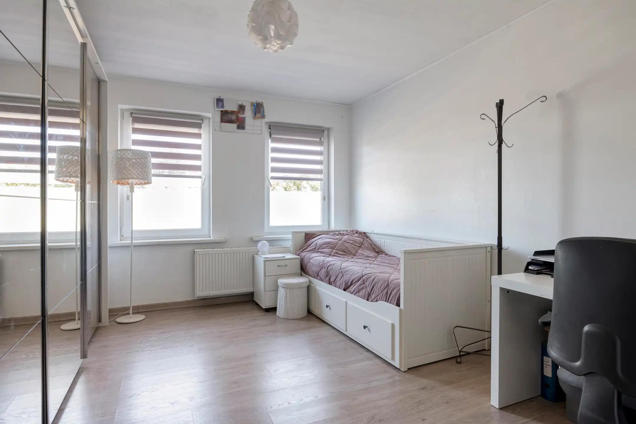 Ruime gezinswoning van 215 m² met vier à vijf slaapkamers en tuin foto 15