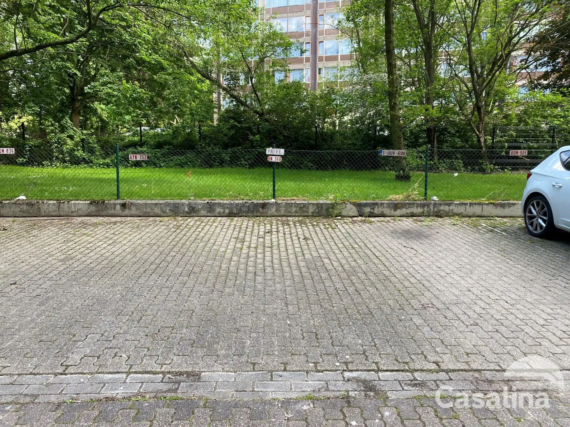 CASALINA Real Estate stelt te huur - buiten parkeerplaats foto {{pictureIndex}}