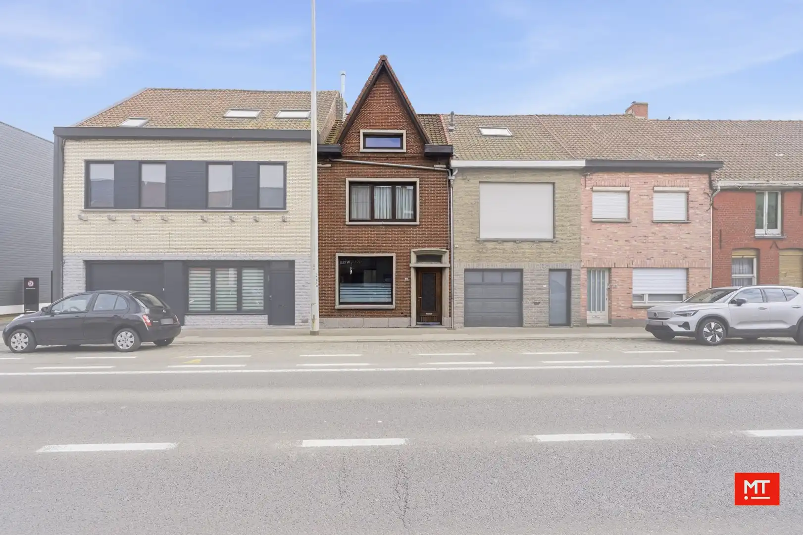 Ruime, instapklare woning met 4 slaapkamers en zonnige tuin in Wevelgem foto 18