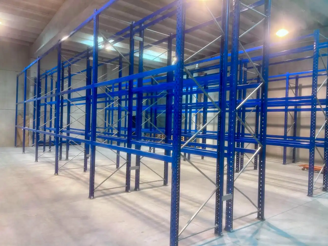 COMPLEET INSTAPKLAAR MAGAZIJN MET BUREEL 400 M2 EN PARKING foto 10