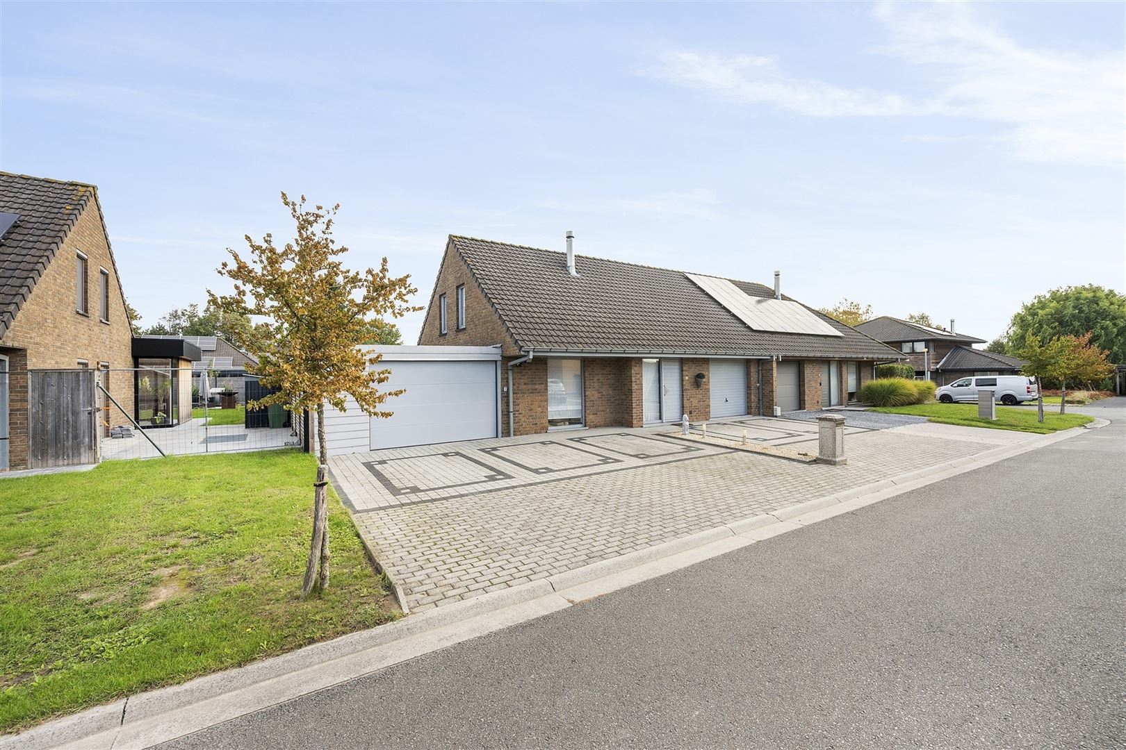 Halfopen bebouwing met 3 slpk's foto 3