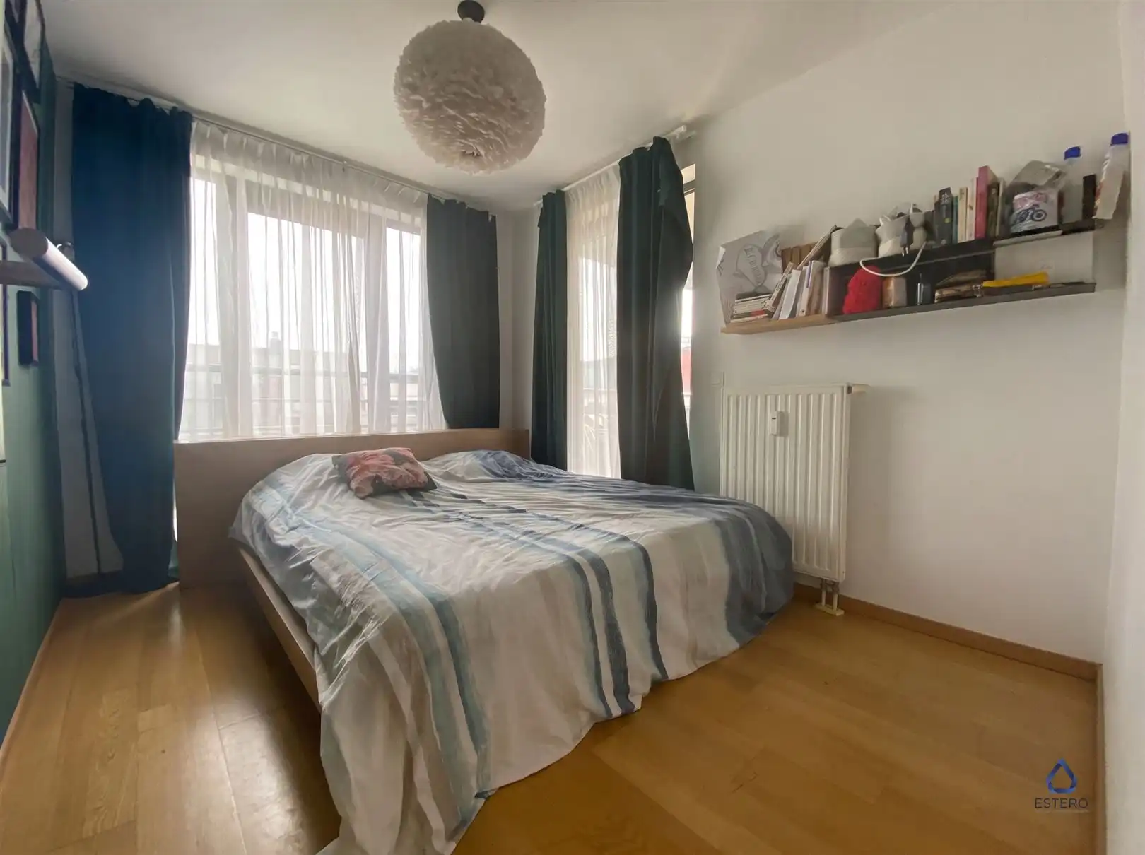 Mooi 2 slaapkamer appartement met terras en parking foto 6