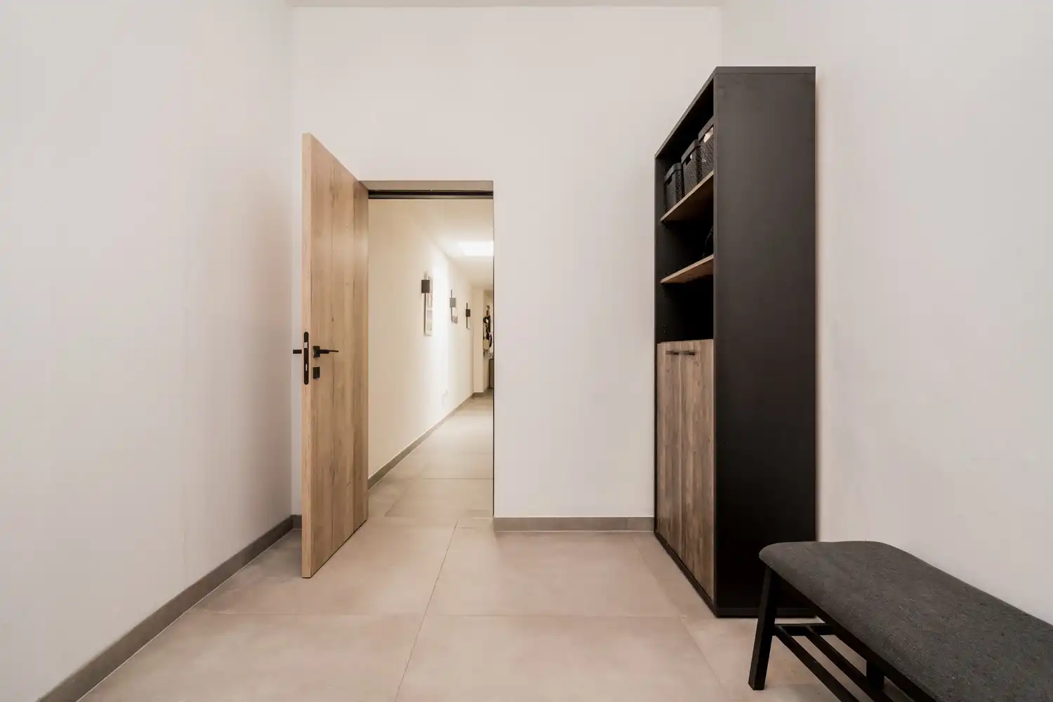 Ruime gerenoveerde woning met 4 slaapkamers en prachtige tuin foto 15