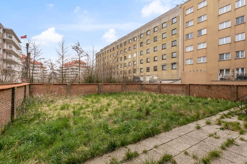 Ruim gelijkvloers appartement met tuin en kelder – vlak bij zee! foto 4