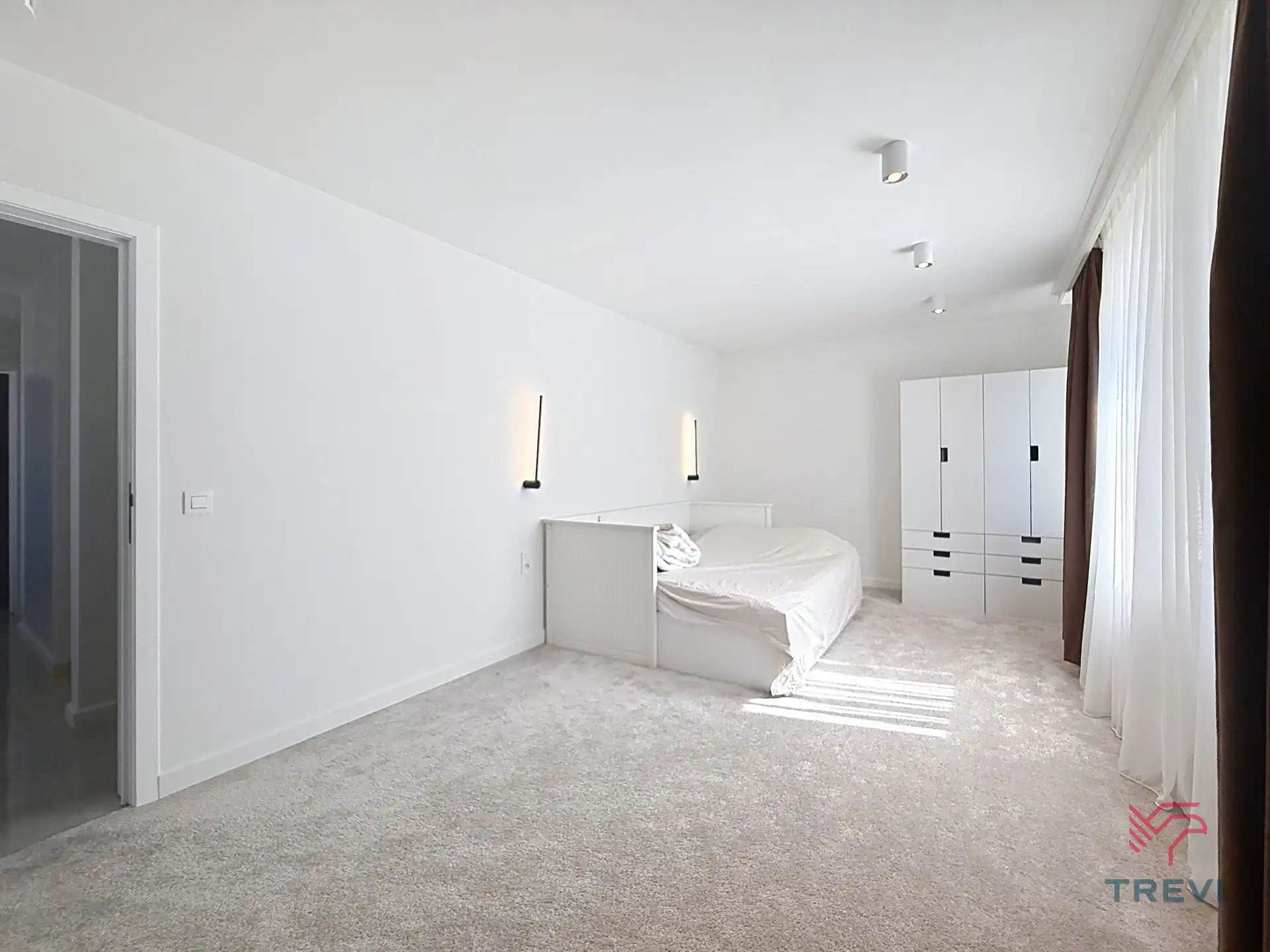 3-gevels huis met 4 slaapkamers en een tuin foto 12