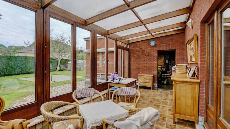 Klassieke villa van 305m² met ruime garage op 7 are 48 ca foto 6
