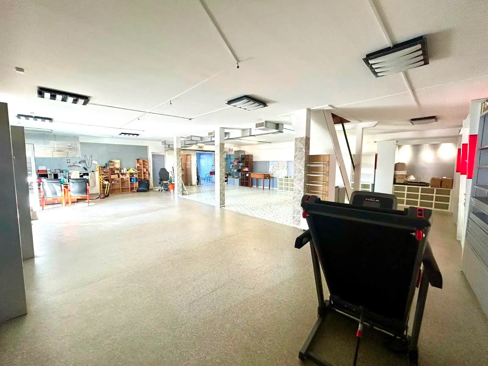 Praktisch magazijn op een uitstekend bereikbare locatie foto 6