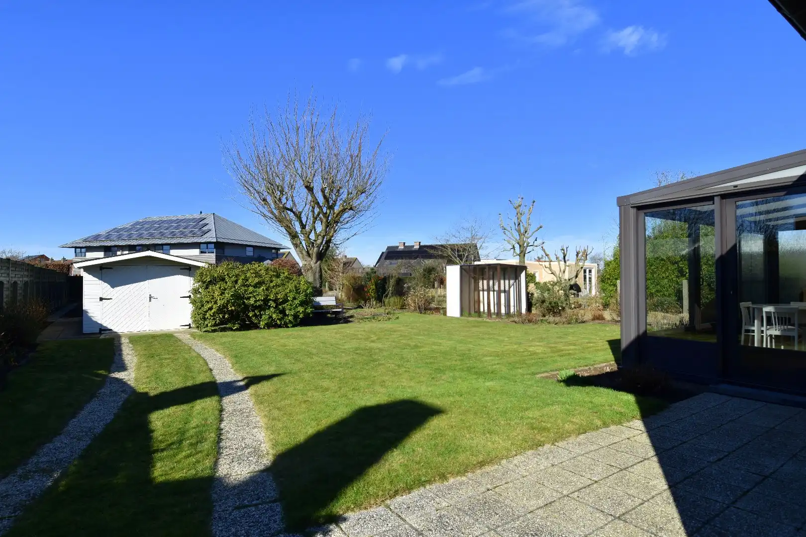 Gelijkvloerse woning met 3 slaapkamers en 2 garages te koop op een perceel van 1087 m² in Wevelgem foto 13