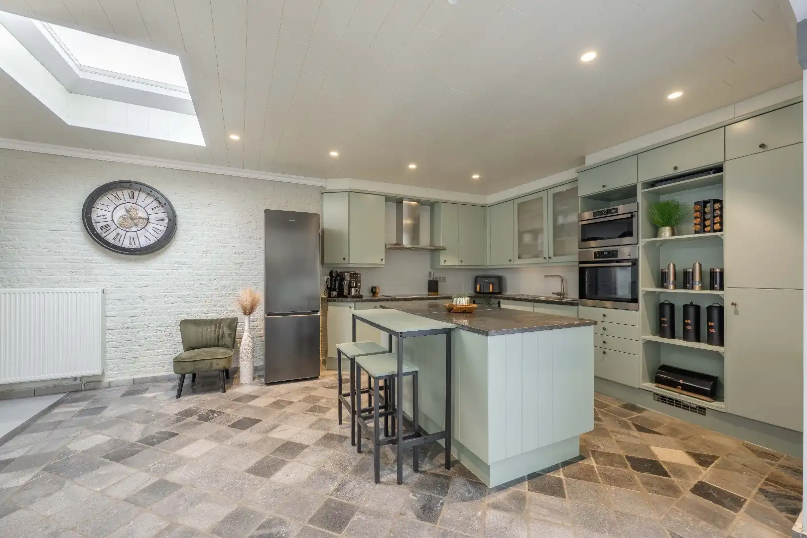 RUIME EN INSTAPKLARE WONING MET 3 SLAAPKAMERS EN CHARMANTE TUIN! foto 7