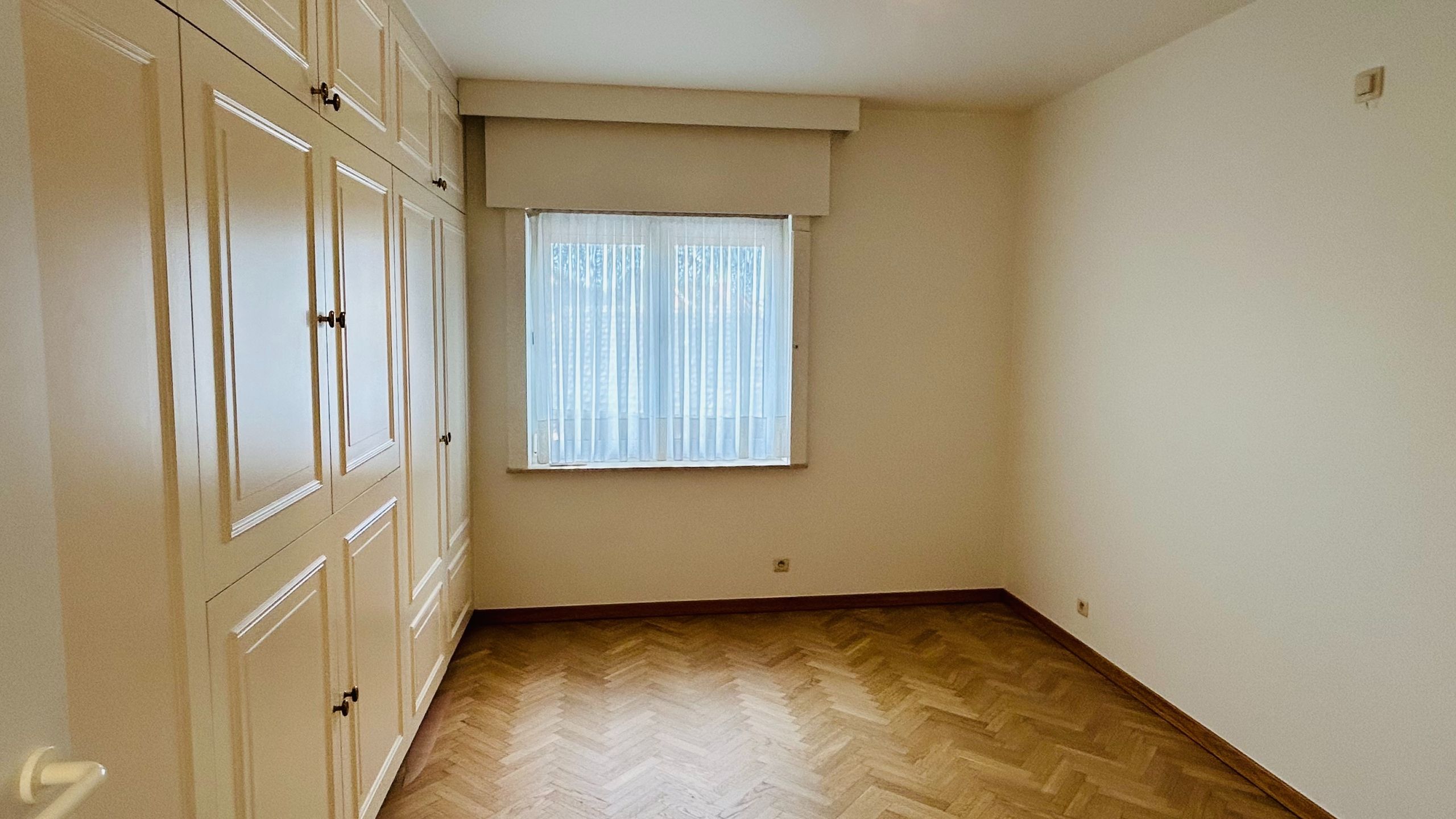 Ruim appartement met: 2 slpks., terras en garage aan de rand van Zwevegem foto 8