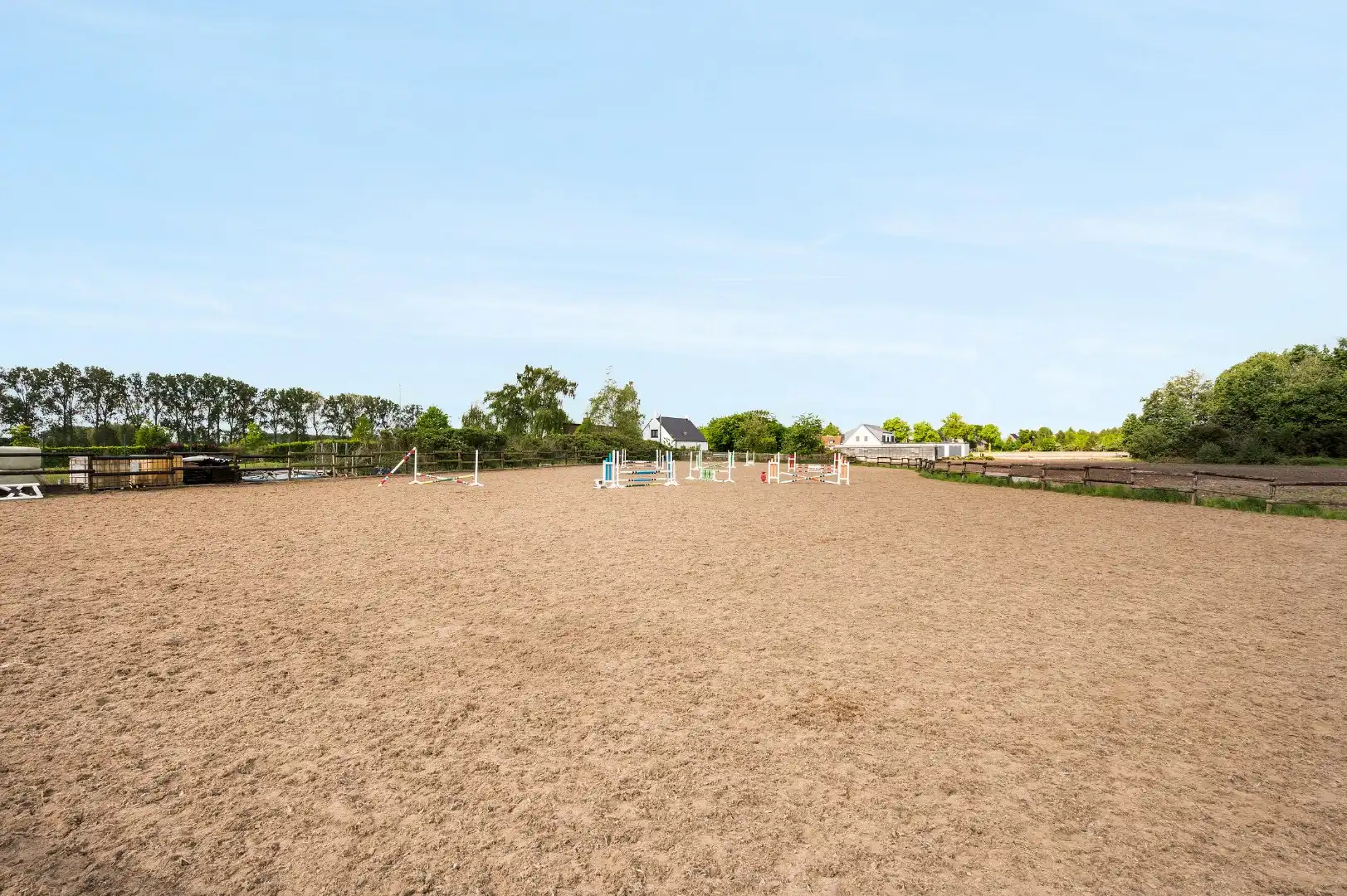 Uitzonderlijke hoeve met binnenpiste en paardenstallen op 1,88 hectare foto 24