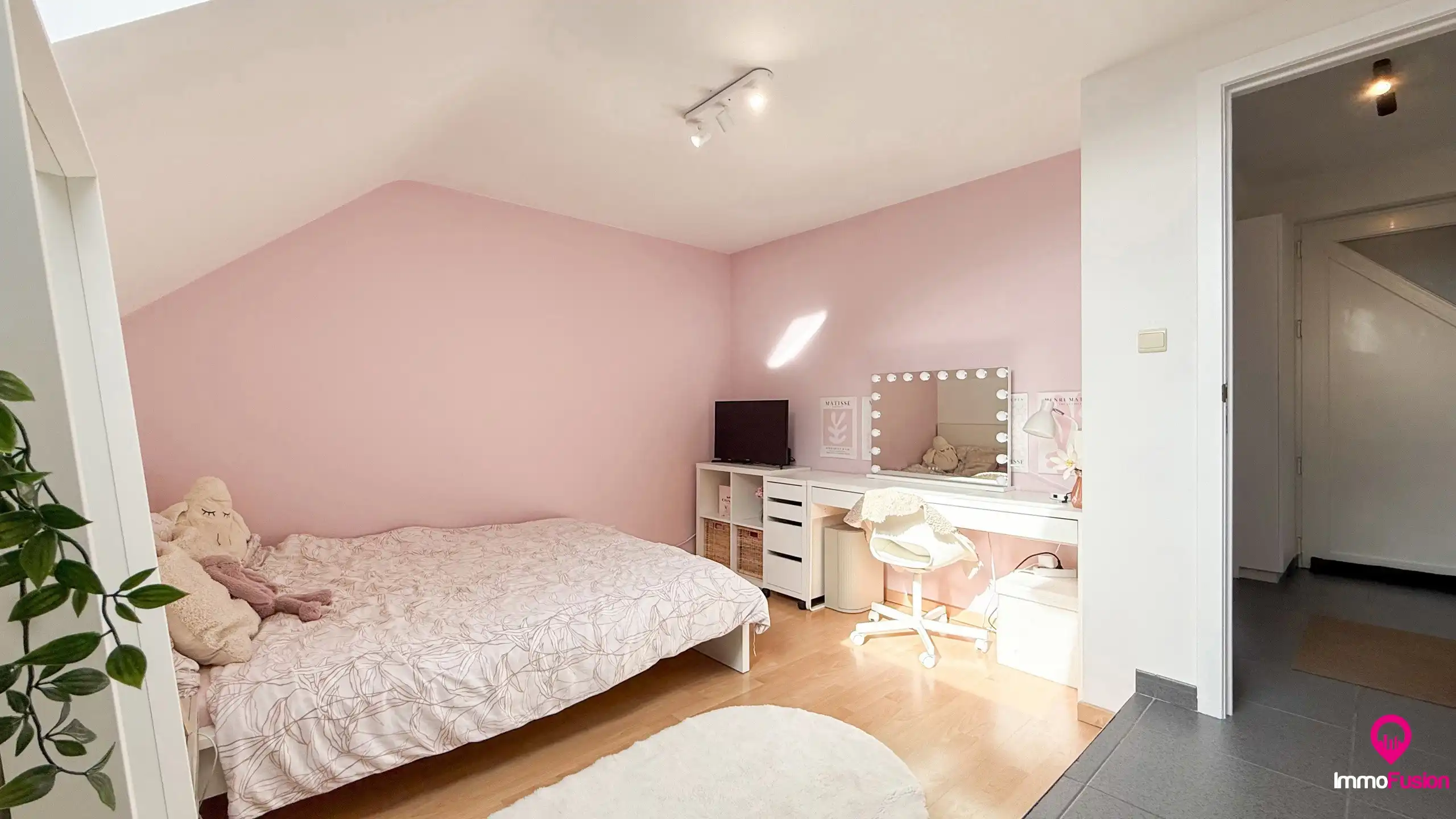 Ruim appartement met 4 slaapkamers en parking in Tuilt! foto 21