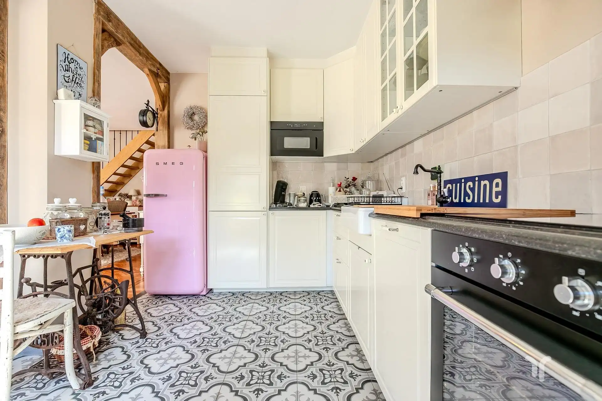 Zeer verzorgde, instapklare, volledig gerenoveerde open bebouwing met 5 slaapkamers. foto 12
