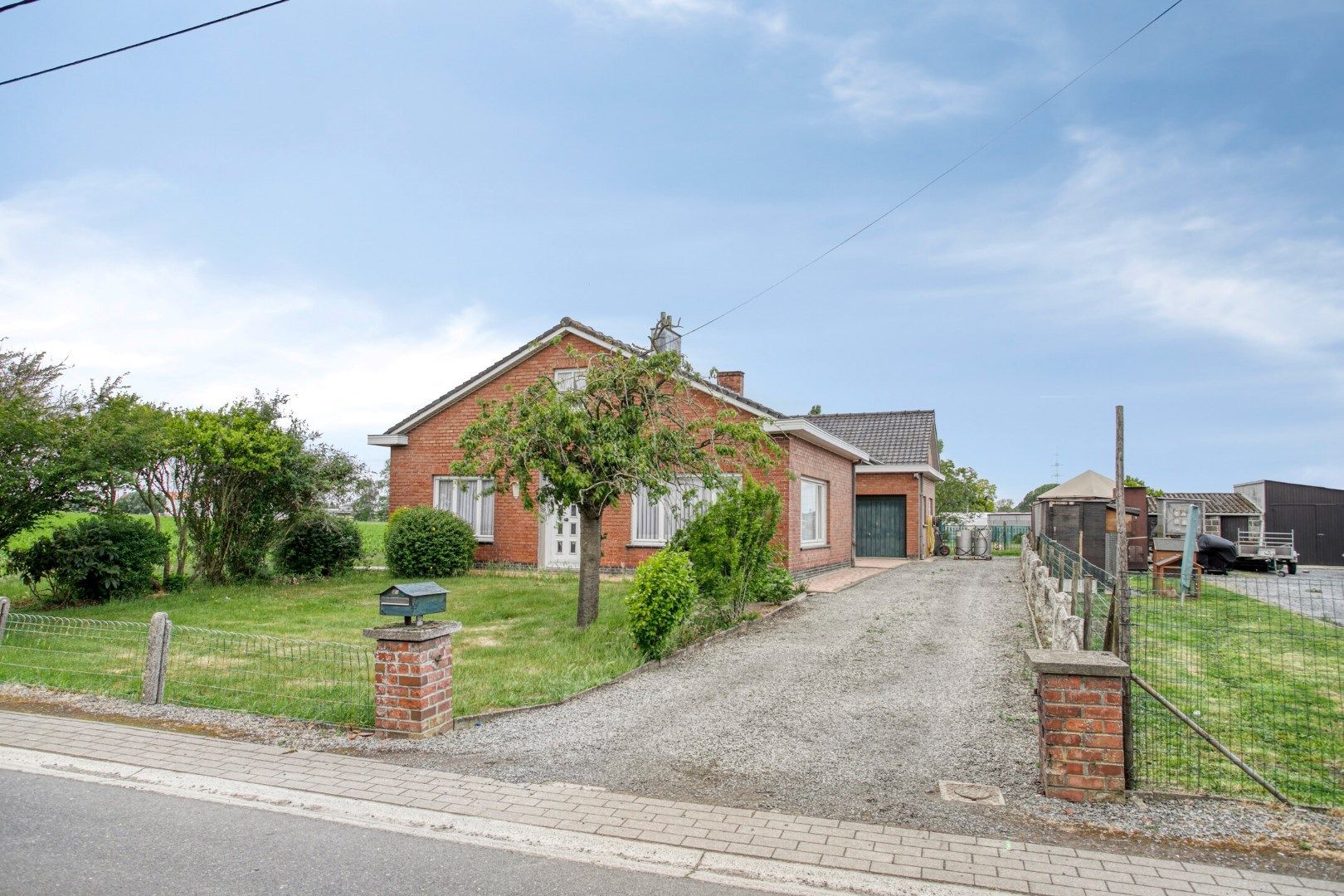 Landelijk gelegen woning of bouwgrond foto 3