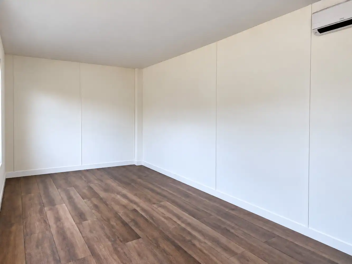 Te huur: Bedrijfsterrein van 600m² met bureauruimte in Lanaken foto 5