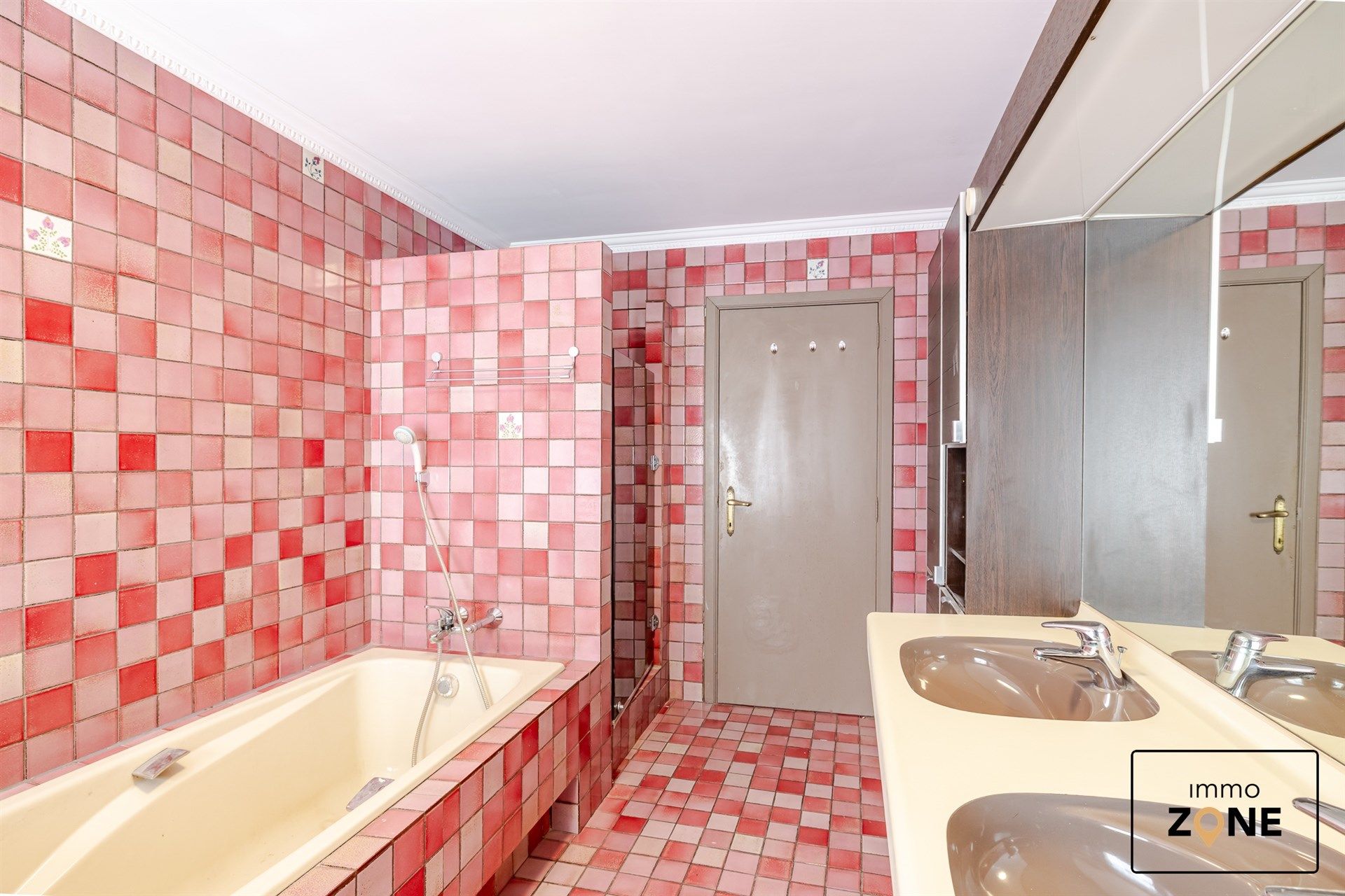 Handelspand met appartement te koop in het centrum van Hamme foto 15