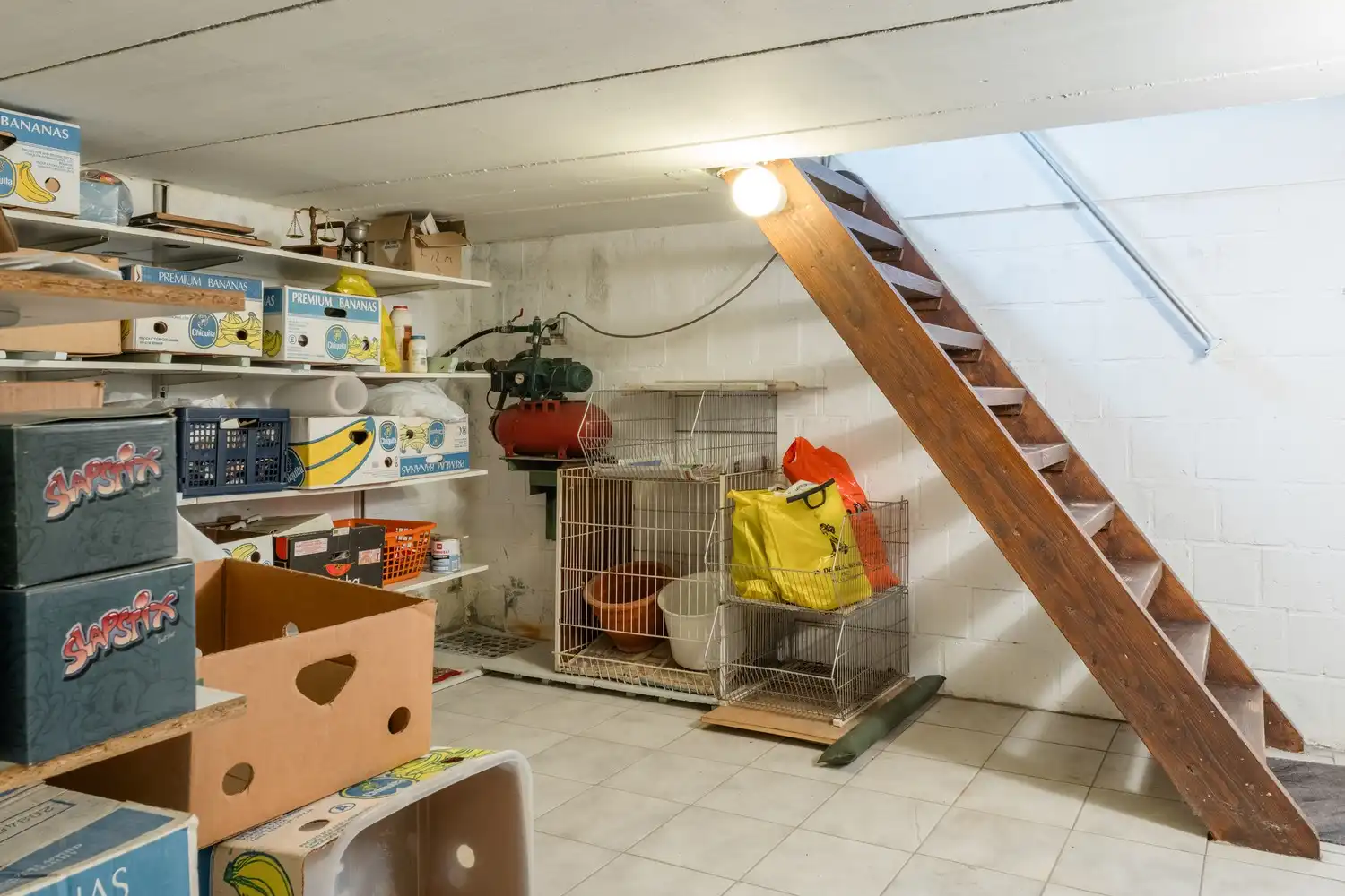 Mooie vrijstaande woning te koop vlakbij het centrum met 4 slaapkamers rustig gelegen op 10a10ca. foto 25