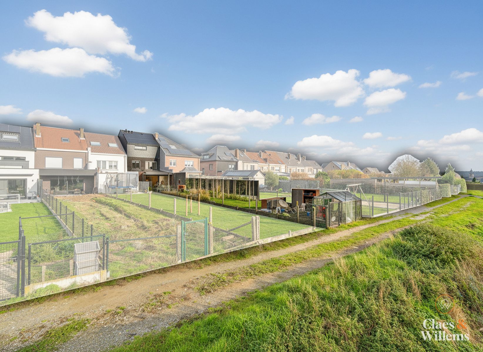 Ruim huis met zonnepanelen en vrije tuin  foto 25