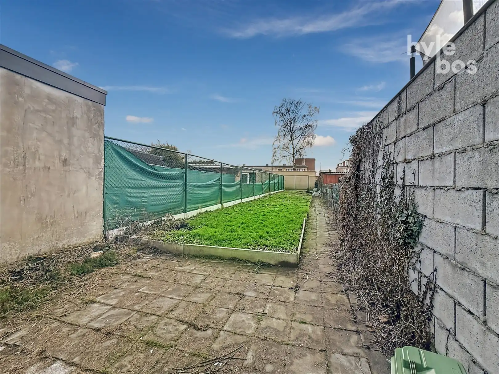 Te renoveren woning met tuin op uitstekende ligging foto 12