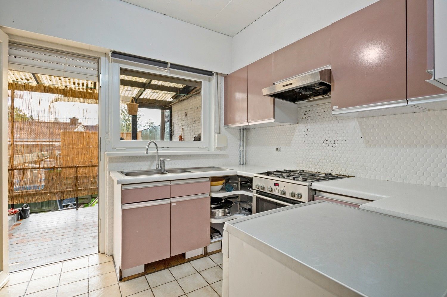 Op te frissen woning op toplocatie met 3 slaapkamers, zolder en kelder te Lier foto 7