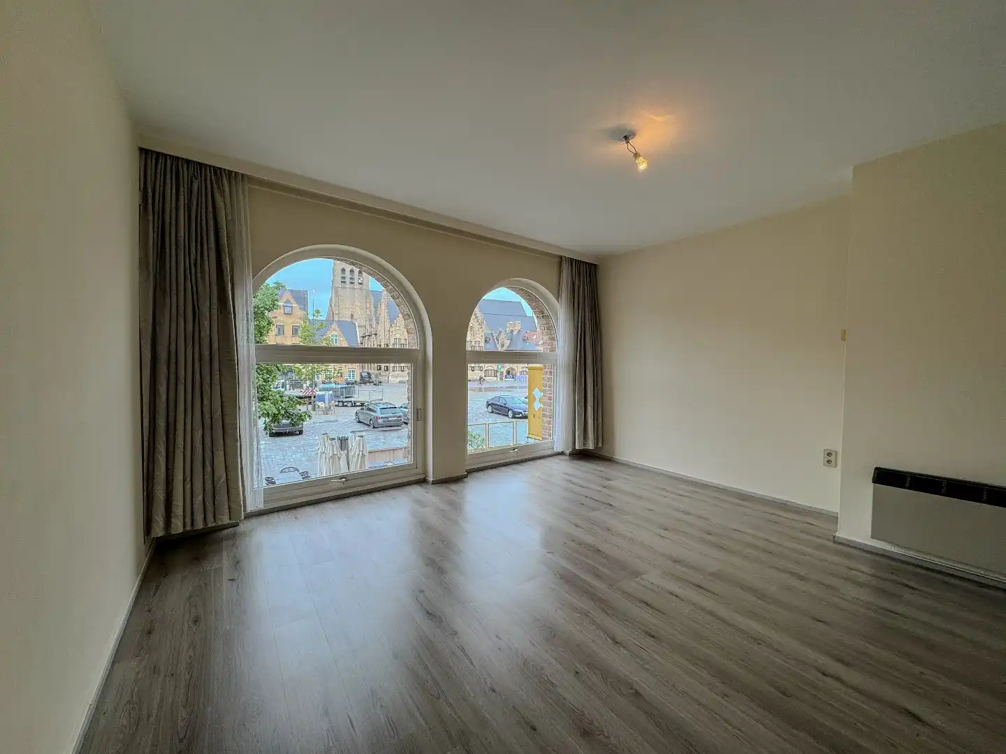 Centraal gelegen appartement met 2 slaapkamers. foto 2
