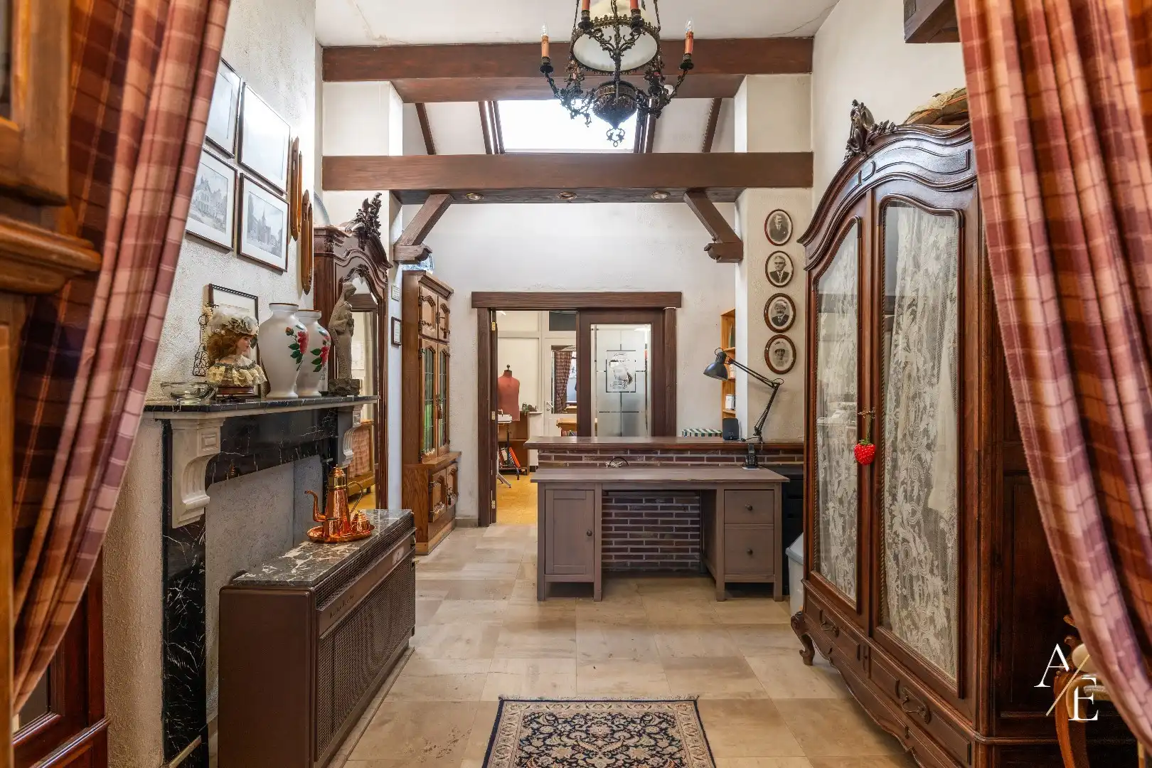 WETTEREN - Te renoveren herenhuis in het centrum! foto 3