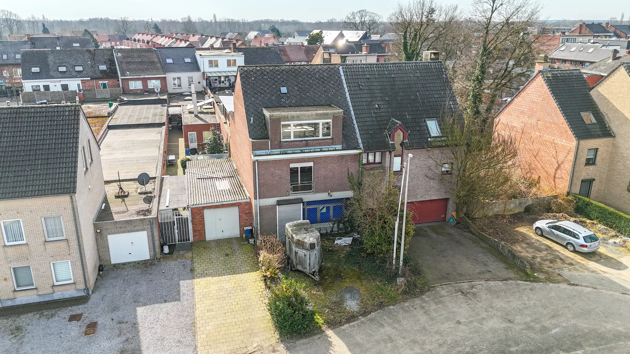 Ruwbouw woning om af te werken met opslagruimte in Heusden! foto {{pictureIndex}}
