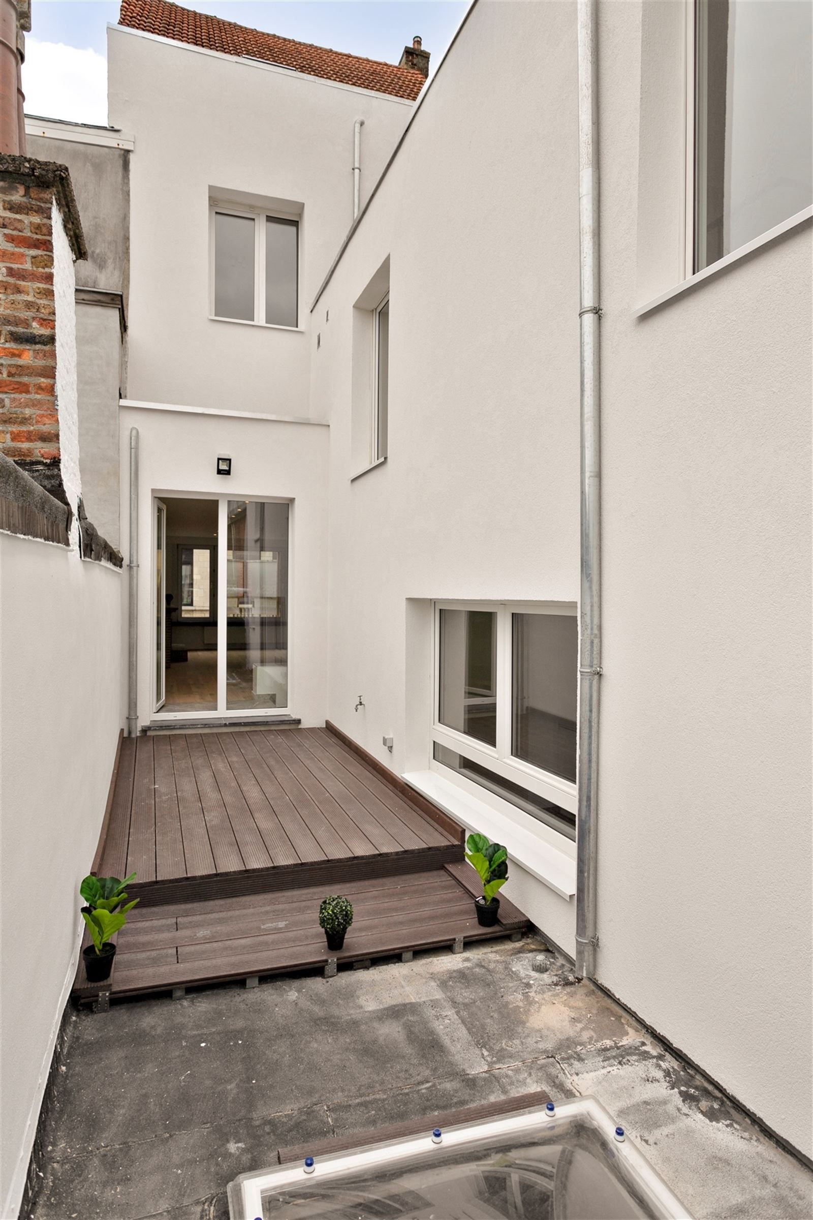  RUIM - KARAKTERVOL TRIPLEX appartement met 4 SLPK | vlakbij Berchem station. foto 21